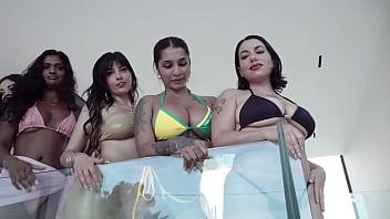 9 chicas vs 4 chicos mega orgía en la mansión