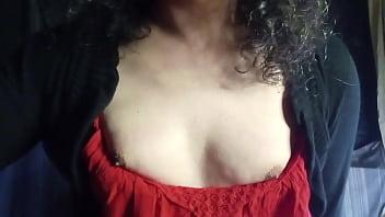 Amiga bisexual follada por chica sexy strap-on con grandes tetas latina morena