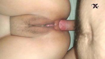 Ay me duele mi culo ella mia me pide que le folle el culo le duele pero no quiere que la saque hasta llenarle el culo de leche anal pov