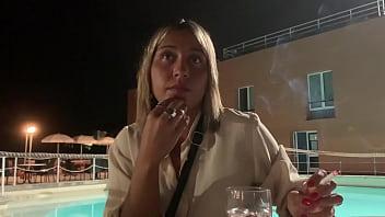 Bebé caliente y caliente en el hotel la secretaria sumisa le pide a su jefe que la ascienda él folla en forma duro su coño apretado y jugoso follada poderosa misionera estilo perrito y gran creampie anal versión completa