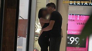 Brasileña hambriente de dinero engaña a su marido al follar duro