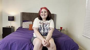 Casting curvy estudiante gruesa de pawg grita durante la primera audición porno