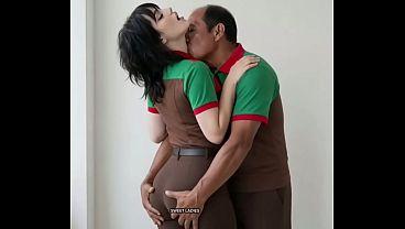 Con la nueva empleada en el trabajo chica emo es la nueva cajera le doy un nuevo aumento y entrega el ano