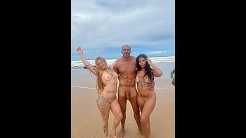 Conocí a dos chicas calientes una rubia y una morena como las dos en la piel y me corrí dentro de sus coños