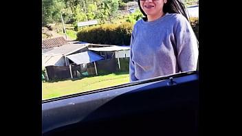 Consigue una linda chica guarra al costado de la carretera