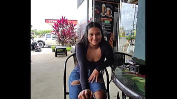 Demasiado arriesgado enserio quieres que te folle aqui en publico sexo en la calle pillada