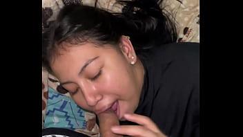 Despierto a mi hermanastra para folllarmela