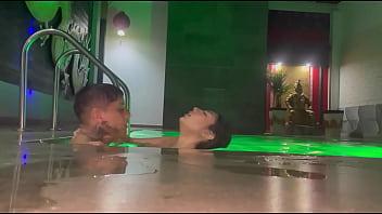 Duro sexo con una colombiana en un motel lujoso
