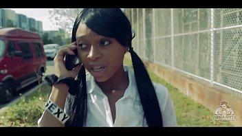 Ebony banks está teniendo algunos flashbacks bastante pervertidos