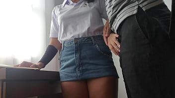 Ella pensó que sería solo una lección privada pero cuando estuvieron solos me folló el culo espero que nadie se entere