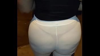 Encuentro una madura puta en la calle y me saca toda la leche