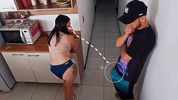 Engañé a mi marido teniendo sexo con su mejor amigo mientras él estaba en la ducha sexo arriesgado