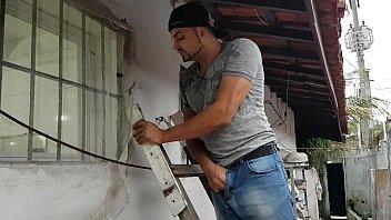 Espiando a mi vecina tomando una ducha ella me agarro le gustó y me llamó en paty bumbum