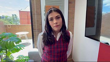 Esta chica está dispuesta a hacer cualquier cosa para salirse con la suya y evitar ser descubierta
