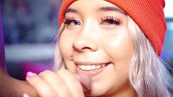 Esta linda bbw de colombia necesita sus labios alrededor de una polla para sentirse completa su día no comienza sin eso