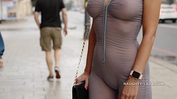 Este mono transparente es adecuado para mi look casual