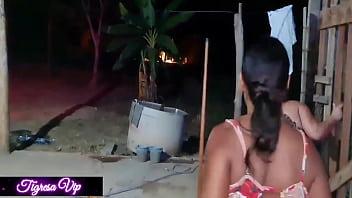 Fui al cabaret y atendí a dos clientes a la vez que follamos en la mesa de billar
