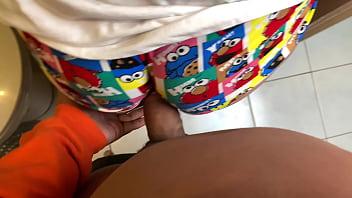 Hermanastro no me la metas por el culo me duele mucho mi hermanastro entra al baño mientras me cepillo los dientes y me exita mucho sentir su pene duro buenos dialogos