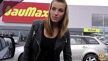 Hunt4k preciosa tiene grandes tetas y chocho afeitado para venderlas