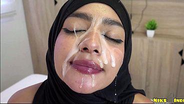 Joven musulmana con hiyab follada y eyaculada dentro