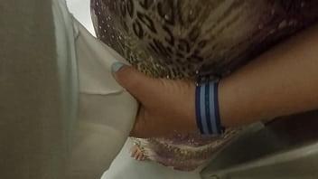 La abuela toca mi polla en el tren