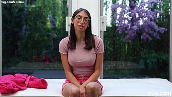La chica gamer nerd es una máquina de orgasmo