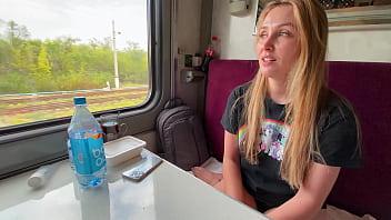 La madrastra casada alina rai tuvo sexo en el tren con un extraño