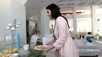 Latina con curvas valentina nappi sexo matutino