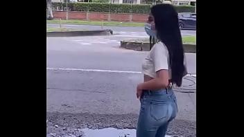 Ligando a una flaca linda en la calle termino clavándole mi polla