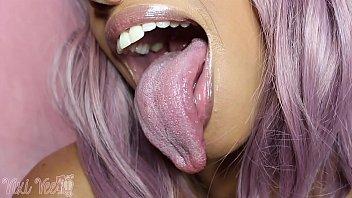 Longue lengua larga boca fetiche lollipop video completo