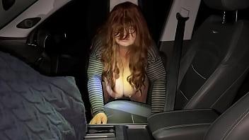 Madrastra tuvo sexo anal con su hijastro en la calle cerca del auto