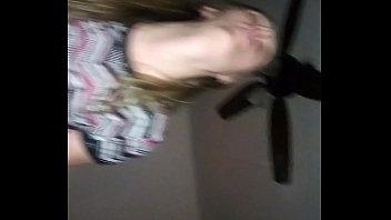 Maestra madura milf le muestra cómo follar