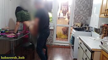 Marido ducha y esposa follada por el mejor amigo