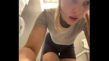 Masturbación dura en el gimnasio