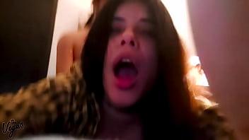 Mi mejor amiga perdio una apuesta contra mi y me tuvo que pagar con cuca y dejarse grabar