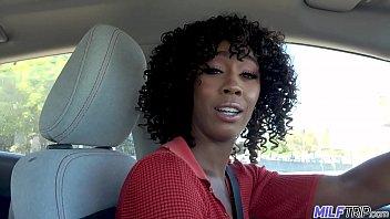 Milftrip sexy milf de ébano follada con semen caliente