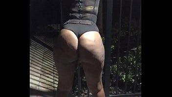 Naejae hace twerks en público