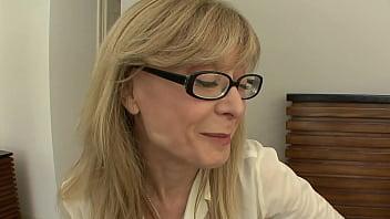 Nina hartley se folla a un universitario con una polla enorme sqf