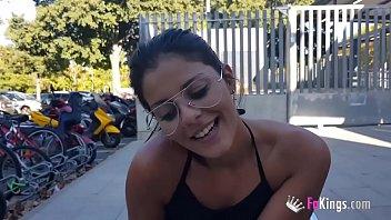 Quiero hacer carrera en el porno así que si no queda más remedio desvirgadme el culo