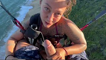 Sexo en altura tener relaciones sexuales durante un vuelo en parapente
