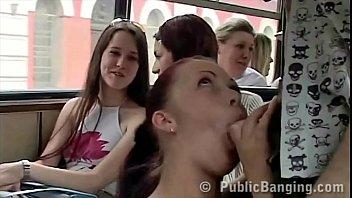 Sexo en público frente a la gente