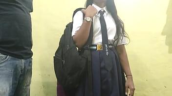 Si la tarea de que estudiaba en el pueblo no la completaba el profesor se aprovechaba de ella y la obligaba a follar aclarar vicio
