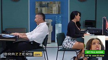 Tetas grandes en el trabajo