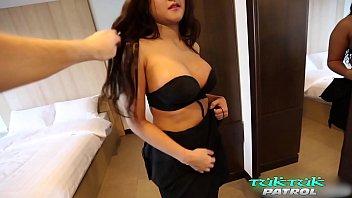 Tuktukpatrol coño tailandés tetona golpeado por una polla extranjera afortunada