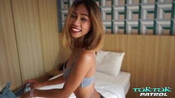 Tuktukpatrol slim bangkok thai babe relleno de polla
