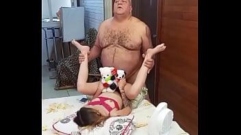 Una chica joven tuvo mucho sexo