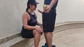 Una lesbiana tuvo que regalárselo a su amiga del trabajo después de apostar que el palmeiras sería camón del mundo
