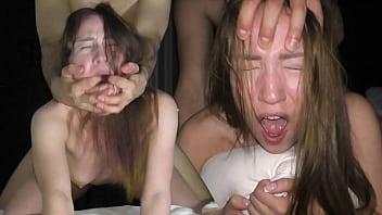 Universitaria extra pequeña follada hasta su límite en una sesión de sexo duro extremo