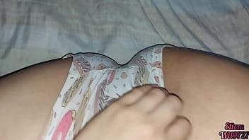 Xxx desi mi sobrina me deja jugar con su coño cuando viene a visitarme se sube a mi cama